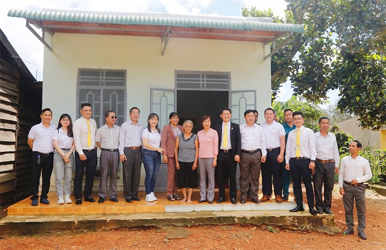 2 căn nhà tình thương sẽ giúp cho 2 hộ dân có chỗ che mưa che nắng ấm áp