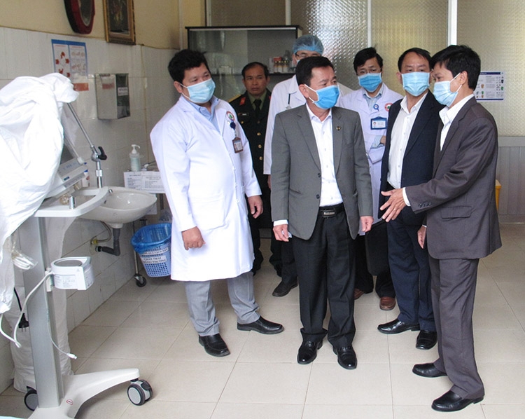 Yêu cầu người dân đeo khẩu trang nơi công cộng