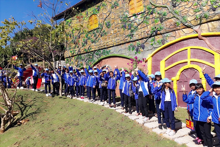 Học sinh tham gia ngoại khóa