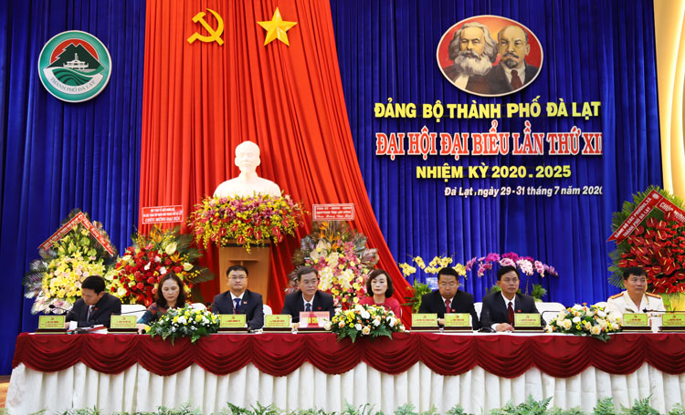 Đoàn Chủ tịch chủ trì Đại hội