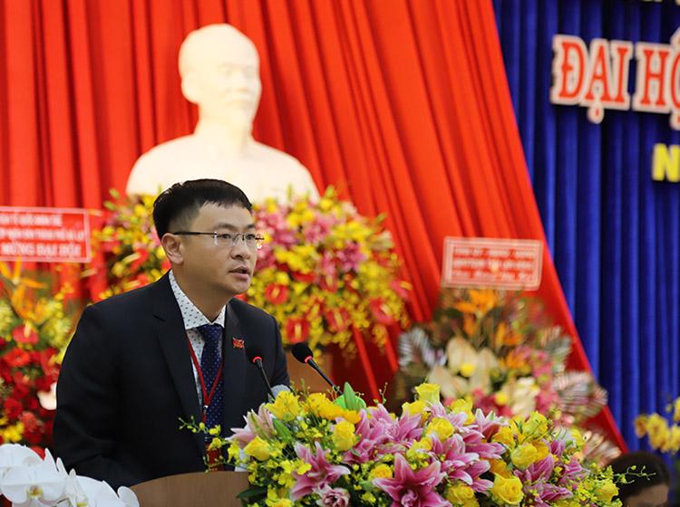 Đồng chí Đặng Quang Tú – Phó Bí thư Thường trực Thành ủy Đà Lạt, trình bày báo cáo chính trị