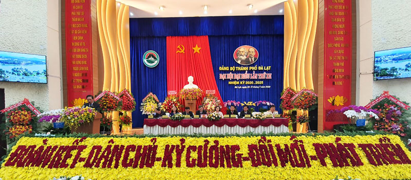 Đoàn Chủ tịch chủ trì Đại hội
