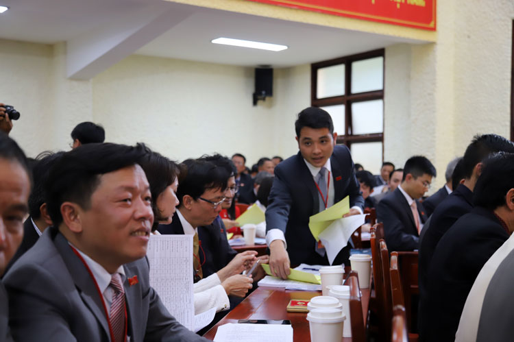Ban kiểm phiếu tiến hành làm việc