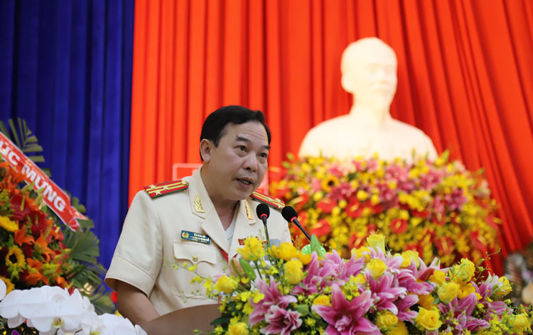 Đảng bộ Công an thành phố phát biểu tham luận với nội dung “Giải pháp phối hợp lãnh đạo thực hiện Phong trào Toàn dân bảo vệ an ninh tổ quốc, góp phần quan trọng giữ vững an ninh chính trị, bảo đảm trật tự, an toàn xã hội trên địa bàn thành phố”.