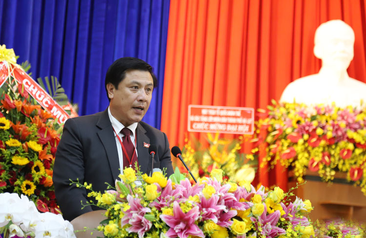 Chi bộ Phòng Văn hóa Thông tin tham luận với nội dung: “Công tác chỉ đạo, tổ chức triển khai thực hiện Nghị quyết 06-NQ/ThU của Thành ủy về phát triển du lịch chất lượng cao đến năm 2020, định hướng đến năm 2025; các giải pháp đột phá để phát triển du lịch thành phố trong thời gian tới”…