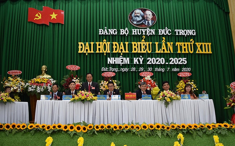 Đoàn chủ tịch điều hành đại hội