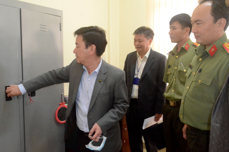 Phó Chủ tịch UBND tỉnh Lâm Đồng Phan Văn Đa kiểm tra công tác chuẩn bị cho kỳ thi tốt nghiệp THPT năm 2020