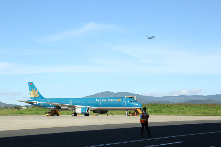 Vietnam Airlines tạm dừng khai thác các chuyến bay đến và đi từ Thanh Hóa và Vinh