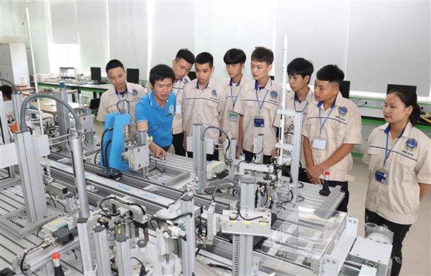 Tiết học của Lớp 58CĐT2 hệ 9+ Khoa Điện tử điện lạnh, Trường Cao đẳng Cơ khí nông nghiệp