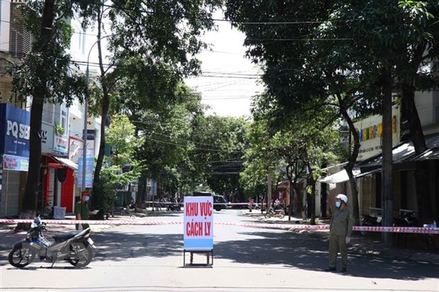 Cơ quan chức năng tiến hành phong tỏa khu dân cư có bệnh nhân nhiễm COVID-19 đoạn từ ngã tư Hoàng Diệu-Lý Thường Kiệt đến ngã tư Hoàng Diệu-Hai Bà Trưng, phường Thắng Lợi
