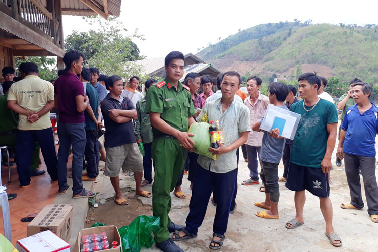 Đổi gạo lấy vũ khí