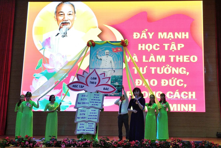 Đơn Dương biểu dương 47 tập thể và cá nhân học tập và làm theo Bác