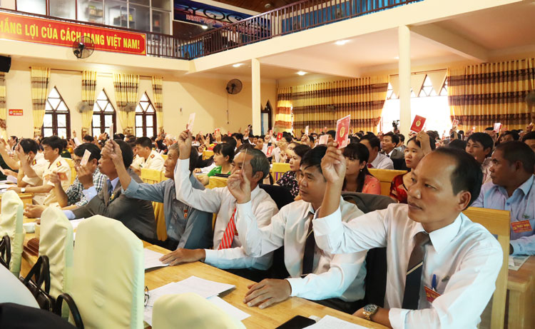 Đại hội lấy phiếu tín nhiệm chức danh Bí thư Huyện ủy