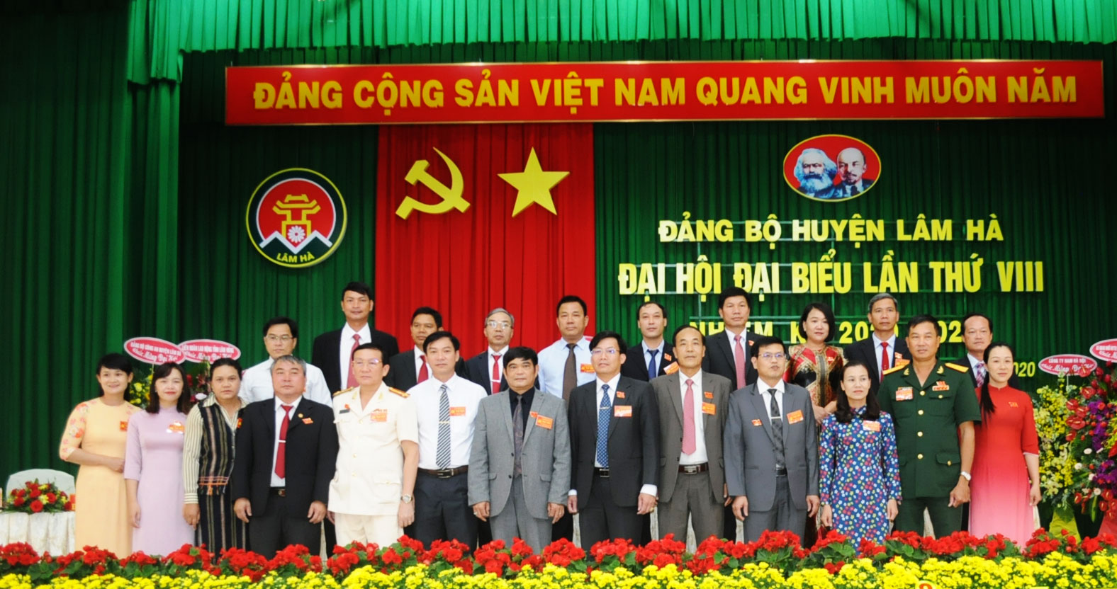 Đoàn đại biểu đi dự Đại hội cấp trên ra mắt Đại hội