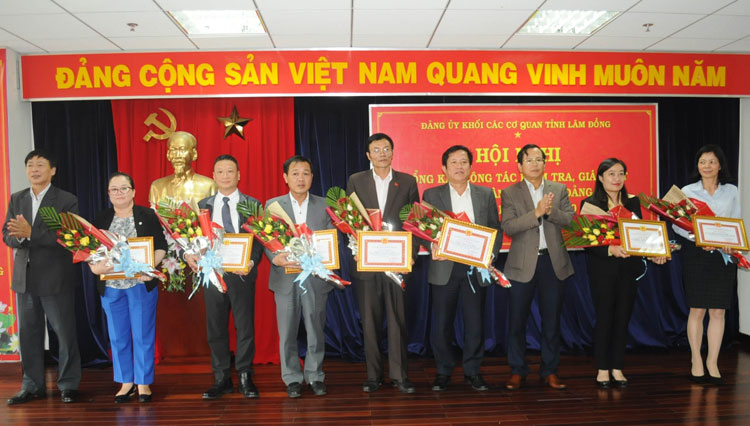 Tăng cường kiểm tra, giám sát, xây dựng Đảng trong sạch, vững mạnh