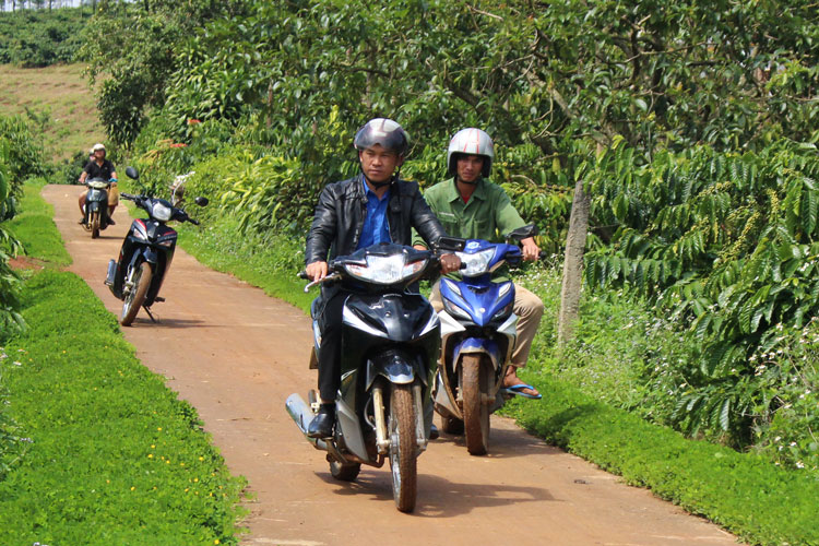 Cùng người dân xây dựng nông thôn mới ở Di Linh