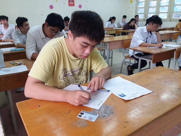 Hôm nay, thí sinh trên cả nước làm thủ tục dự thi tốt nghiệp THPT