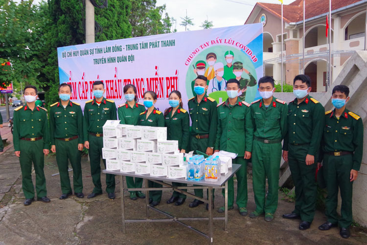 Cấp phát 10 ngàn khẩu trang phòng chống dịch Covid-19