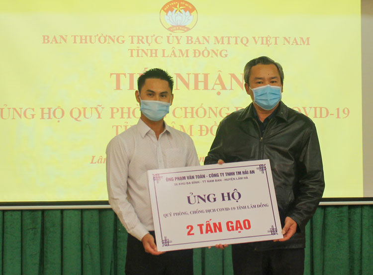 Tiếp nhận 2 tấn gạo hỗ trợ phòng chống dịch Covid-19