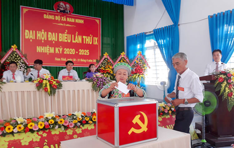 Xây dựng Đảng là nhiệm vụ then chốt