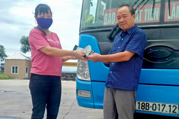 Thầy giáo nhặt được hơn 40 triệu đồng trả lại cho người đánh rơi