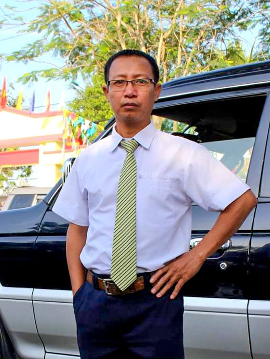 Thầy giáo Nguyễn Anh Tân, người nhặt được chiếc bóp và tìm trao trả lại cho người đánh rơi