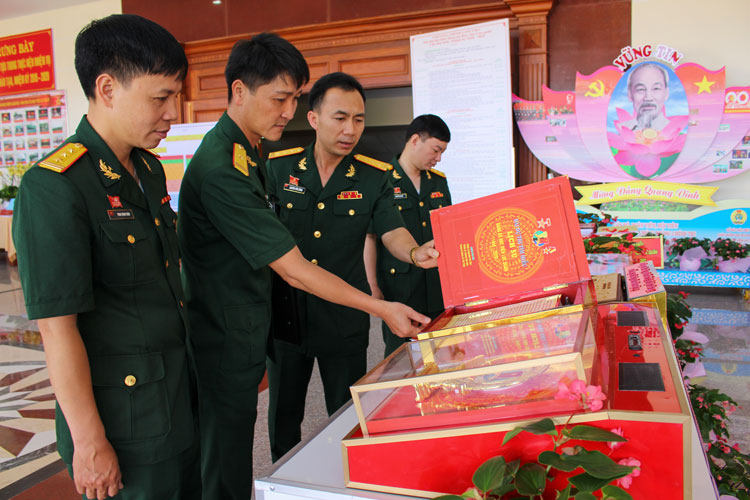 'Lá cờ đầu' trong việc xây dựng mô hình nhà trường thông minh