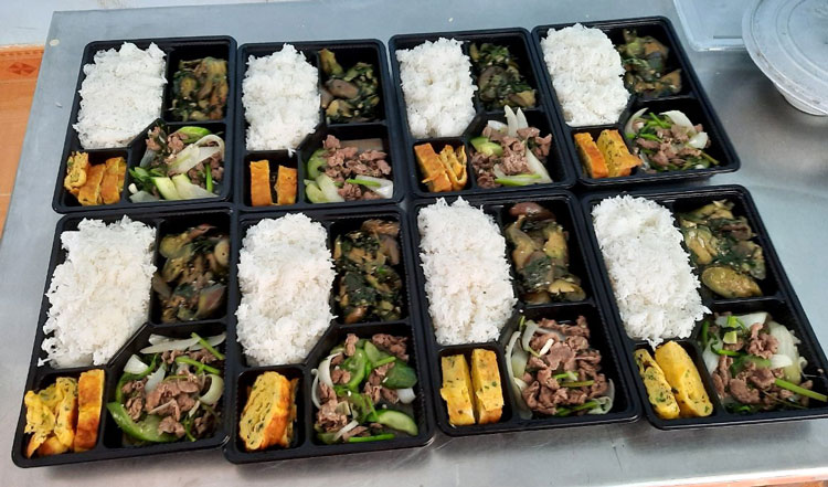 Bữa ăn cho người cách ly luôn được đảm bảo đủ chất dinh dưỡng