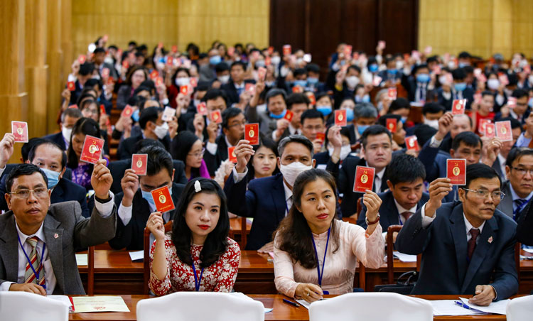 Các đại biểu quyết thông qua các chỉ tiêu chủ yếu của nhiệm kỳ 2020 – 2025