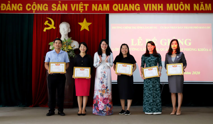 Trao Chứng chỉ Quản lý cấp phòng cho 96 học viên