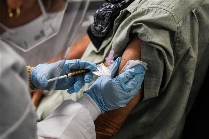 Lý giải những hợp đồng hàng tỉ USD mua trước vaccine COVID