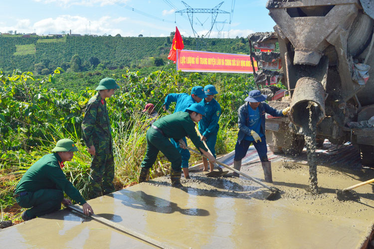 Phát huy truyền thống, cống hiến tài năng, vững bước đi lên