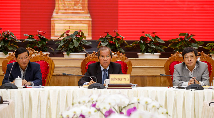 Các đồng chí chủ trì hội nghị
