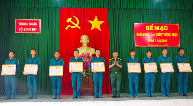 Bế mạc khóa huấn luyện dân quân thường trực