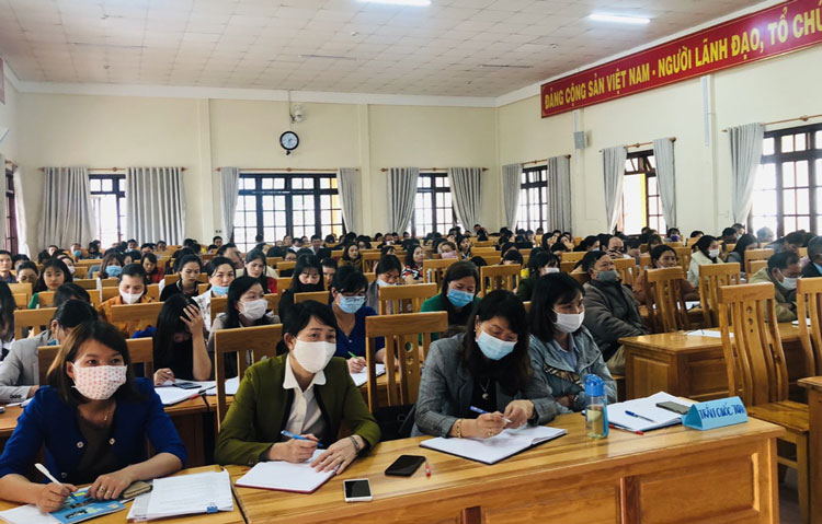 Bồi dưỡng, tập huấn chính trị hè ngành giáo dục