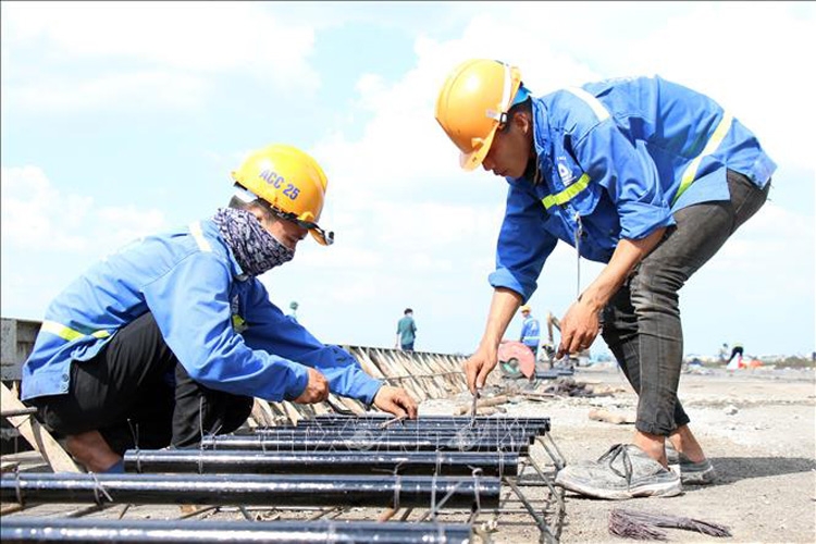 Thời tiết ngày 30/8: Vùng núi Bắc Bộ mưa rào và dông, Trung Bộ nắng nóng diện rộng
