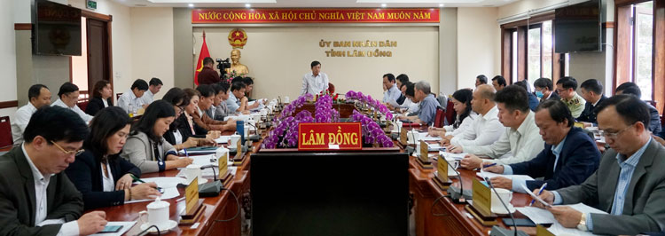Tiếp tục thực hiện mục tiêu kép là chống dịch hiệu quả và hoàn thành nhiệm vụ phát triển KT-XH