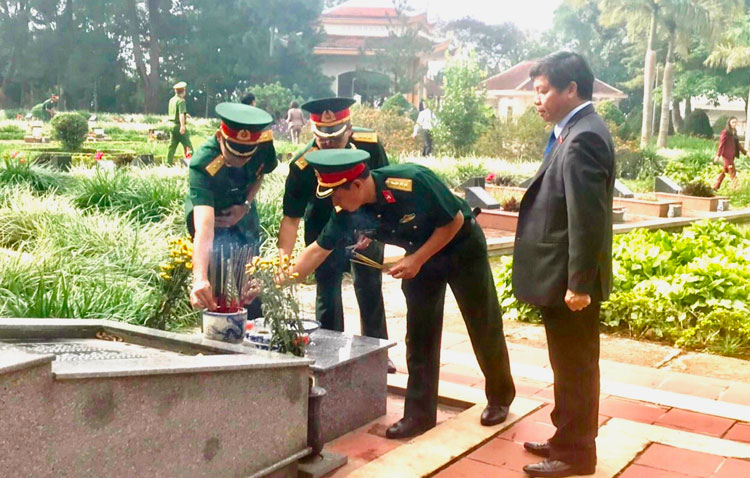 Lãnh đạo các địa phương viếng Nghĩa trang Liệt sĩ nhân dịp Quốc khánh 2/9