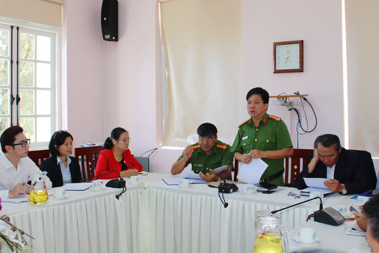 Đại diện Công an tỉnh góp ý cho Luật Cư trú