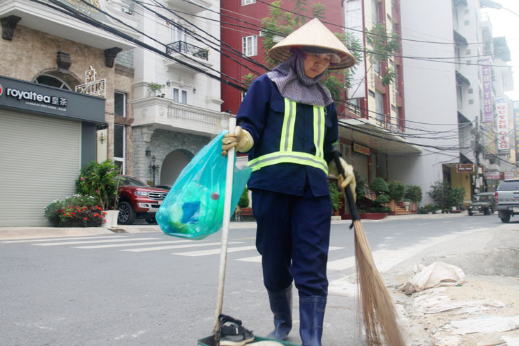 Người làm đẹp phố phường
