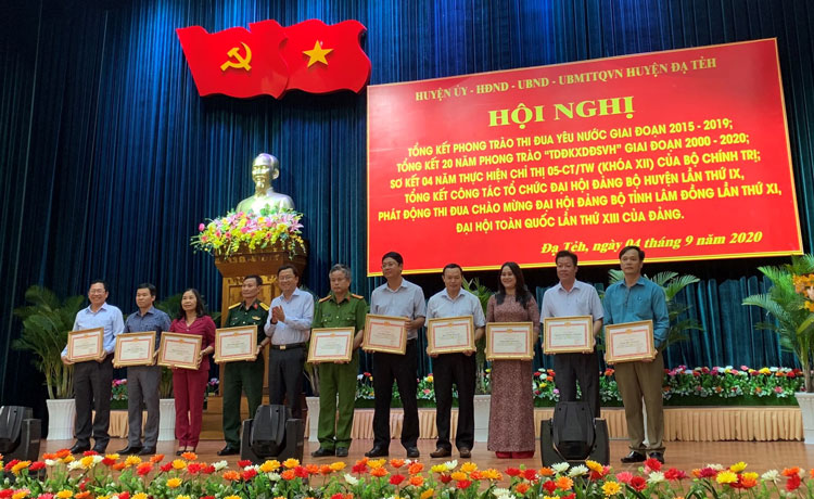 Đạ Tẻh tuyên dương tập thể, cá nhân điển hình trên các lĩnh vực