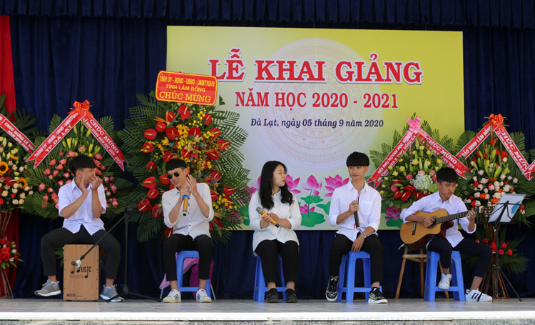 Các tiết mục văn nghệ đặc sắc do chính các em học sinh của Trường dàn dựng và biểu diễn
