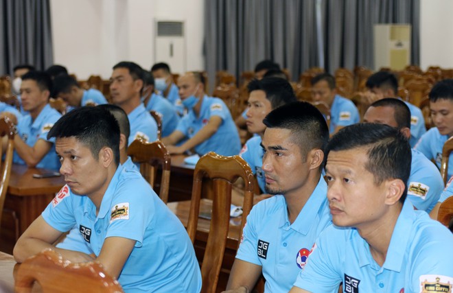 Mắc nhiều sai sót, trọng tài Việt Nam được tư vấn tâm lý