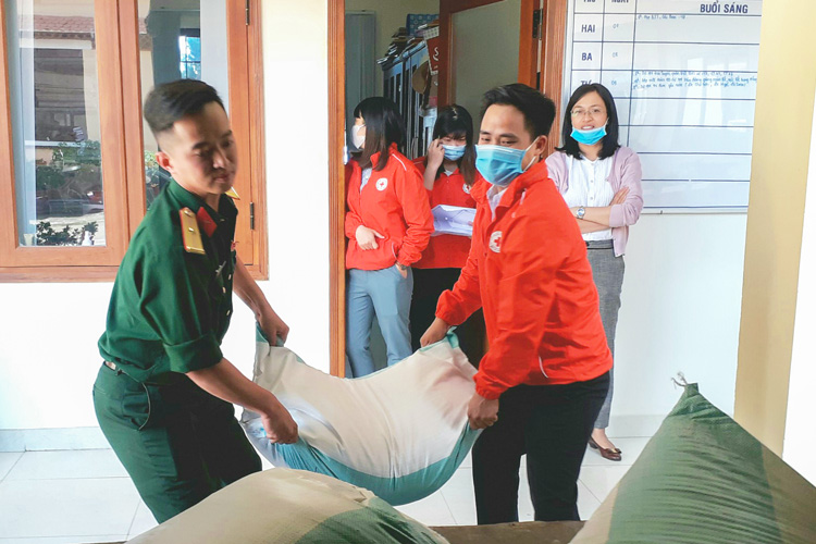 Phân bổ 2 tấn gạo hỗ trợ 4 cơ sở cách ly phòng chống dịch Covid-19