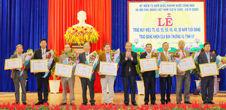 ''Xây'' là nhiệm vụ lâu dài, ''chống'' là nhiệm vụ cấp bách