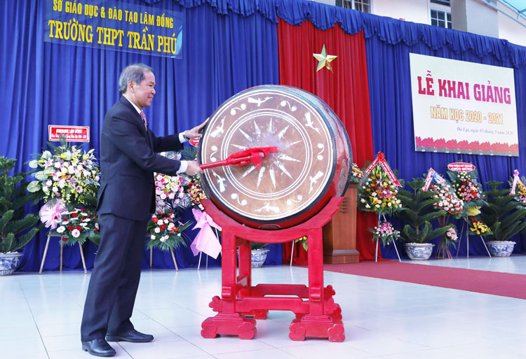 Các đồng chí lãnh đạo tỉnh dự khai giảng năm học 2020-2021