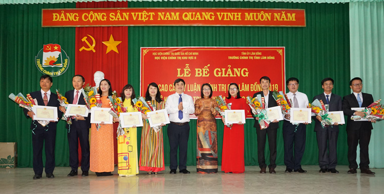 Bế giảng lớp Cao cấp lý luận chính trị C15 Lâm Đồng, khóa học 2019 - 2020