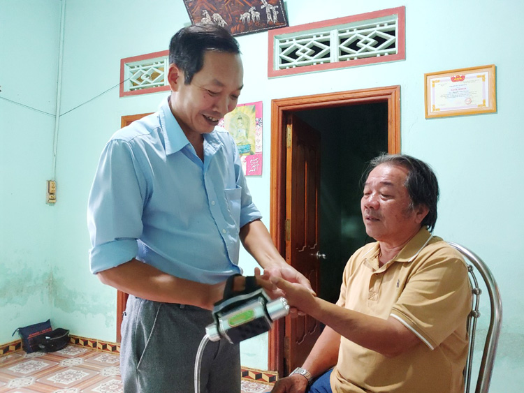Y sĩ hết lòng vì người bệnh nghèo