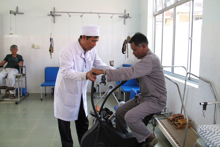 Bác sĩ K'Đỉu - ''trái tim ấm'' của làng phong Di Linh