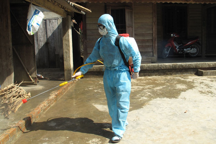 Khoanh vùng xử lý chùm ca bệnh tay chân miệng tại huyện Cát Tiên